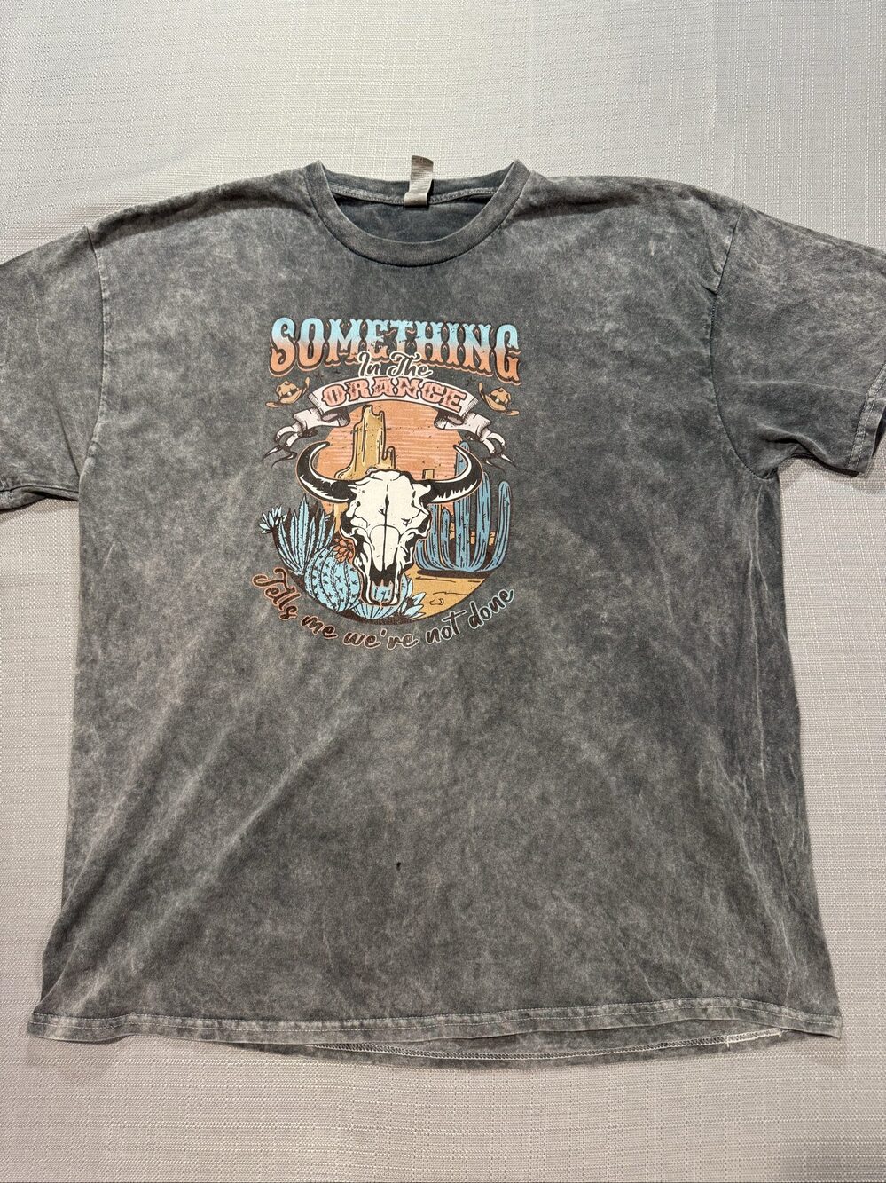 Men’s Gildan Something in the Orange Western Graphic T-Shirt – Gray – Small
